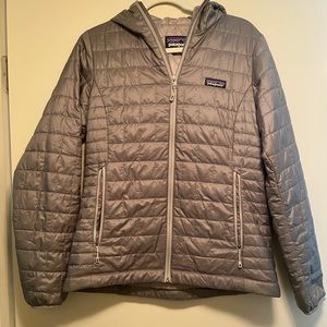 Size medium silver Patagonia puffer w/ hood